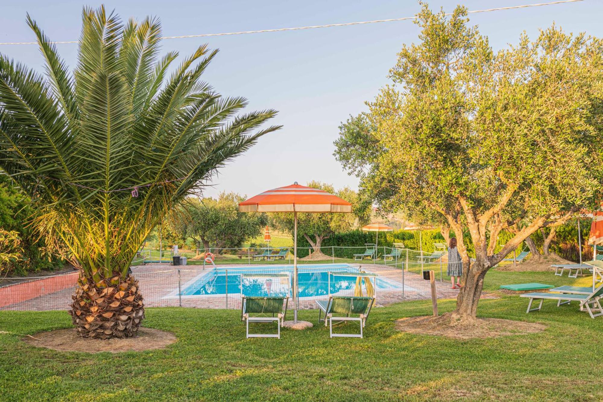Agri Divin Amore San Costanzo Dış mekan fotoğraf